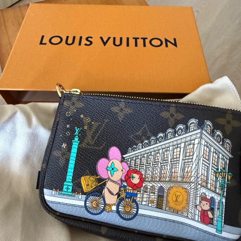 全新LV [RE MINI POCHETTE 巴黎凡登廣場印花 迷你手提麻將包-4