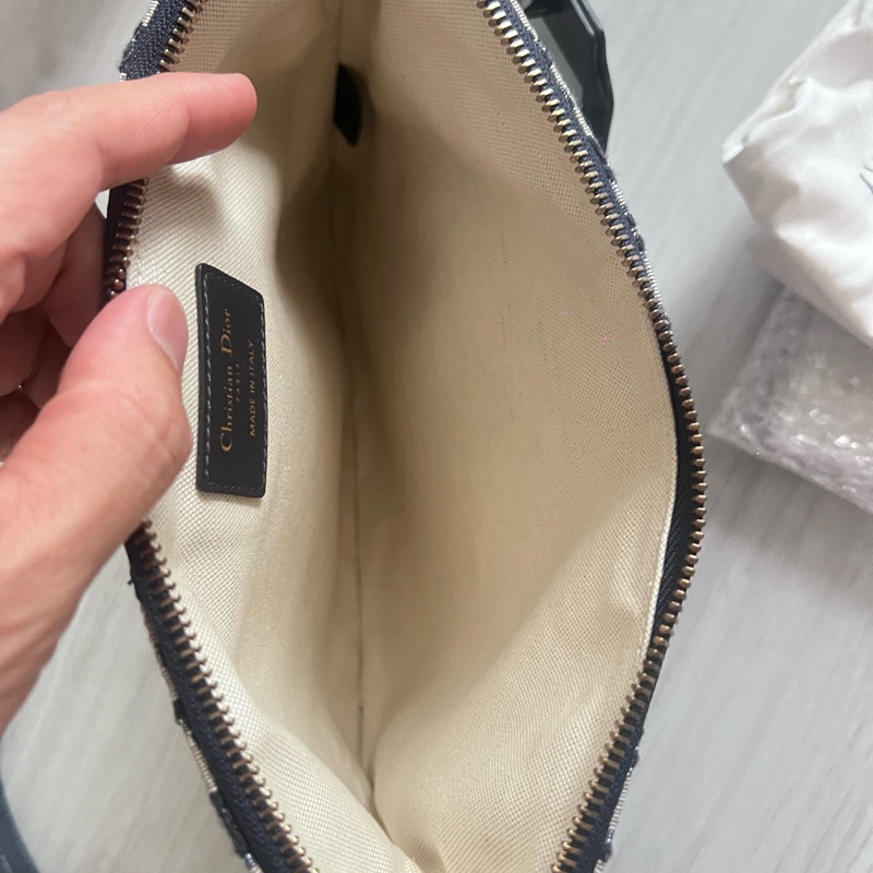 DIOR Oblique 藍丹寧 三合一包 旅行套組* 買了收藏  9新以上  割愛 29800 #買到賺到 尺寸 (公分)21X26.5cm #防塵袋  #附上背帶直接可以斜背  #必買-32