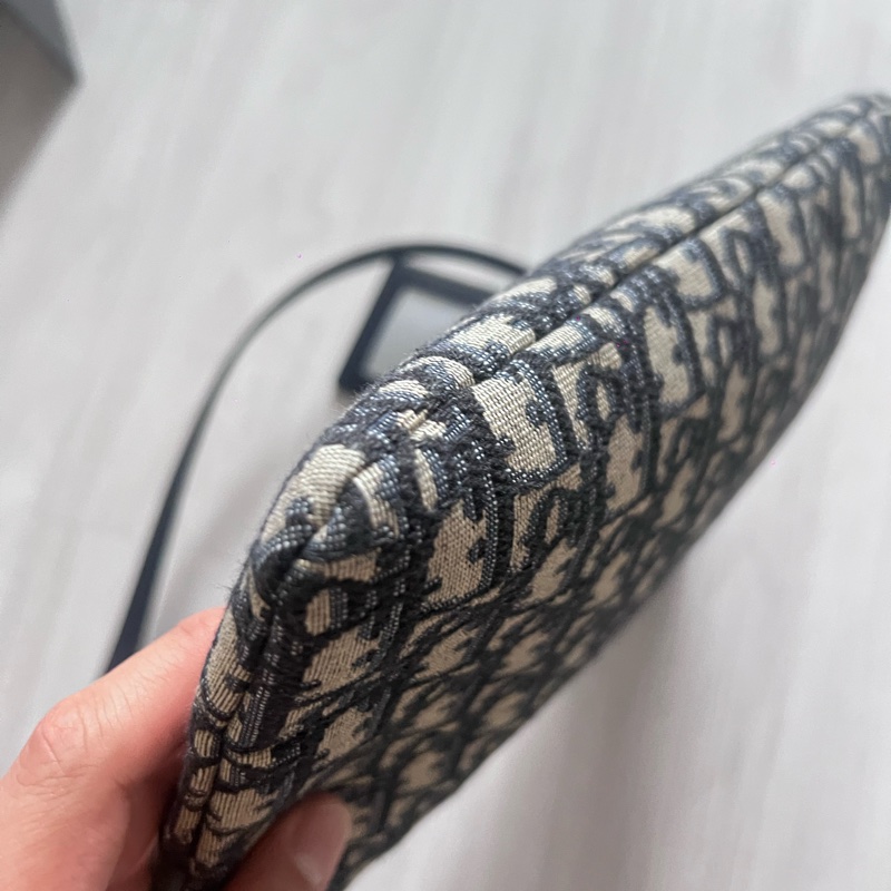 DIOR Oblique 藍丹寧 三合一包 旅行套組* 買了收藏  9新以上  割愛 29800 #買到賺到 尺寸 (公分)21X26.5cm #防塵袋  #附上背帶直接可以斜背  #必買-33