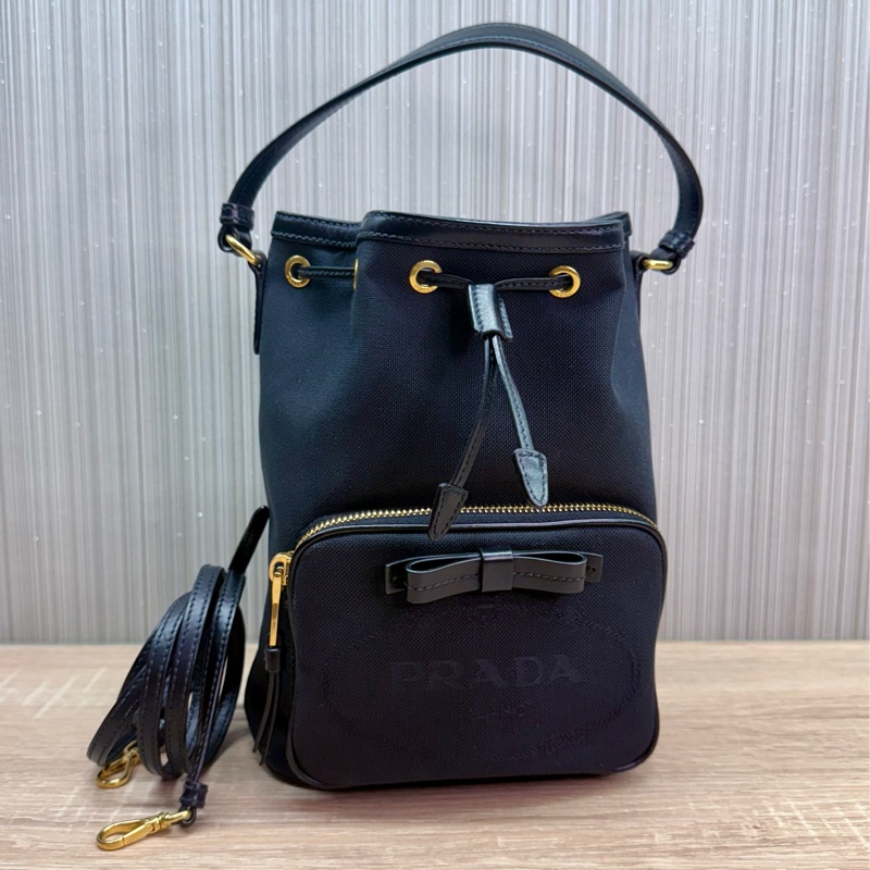 Prada 黑色金釦刺繡帆布水桶包-0