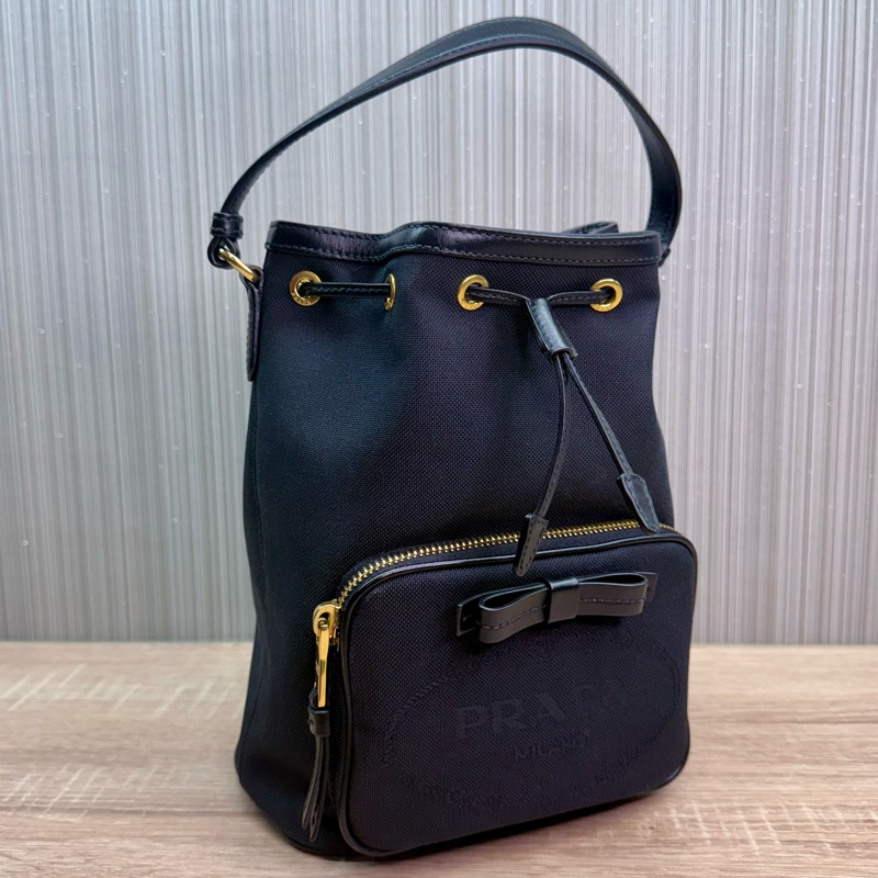Prada 黑色金釦刺繡帆布水桶包-1