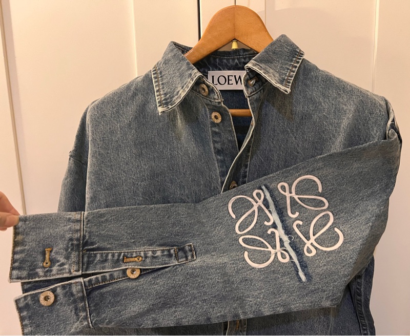2025 《Loewe 》Anagram overshirt in denim刺繡牛仔外套(吊牌在)-12