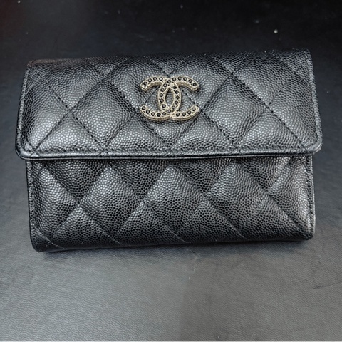 二手近9成新，Chanel 三折中夾