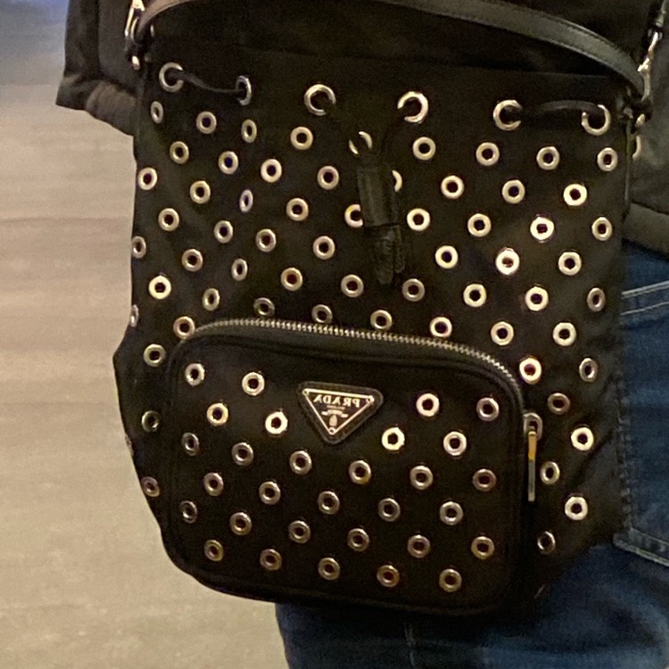 PRADA 斜背包 銀 小水桶包-14