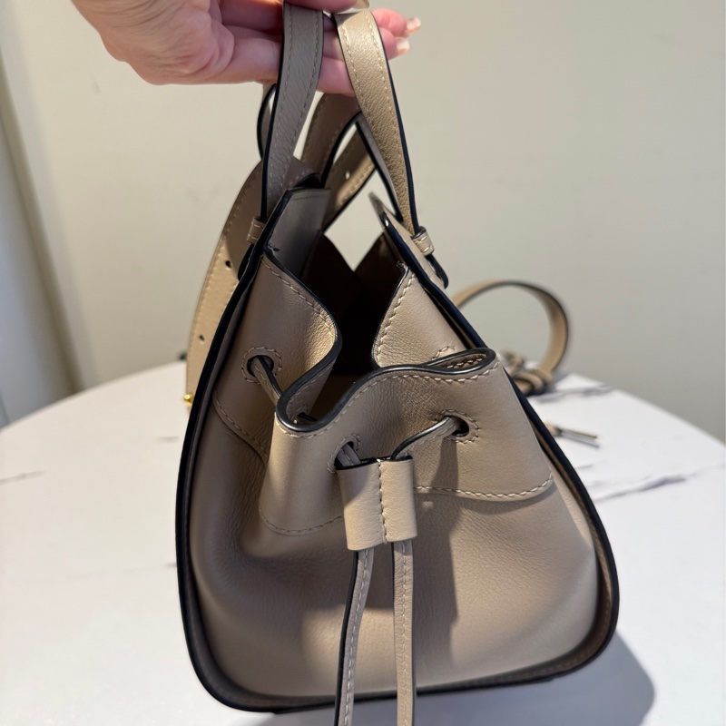 Loewe mini吊床包還是奶茶色-4