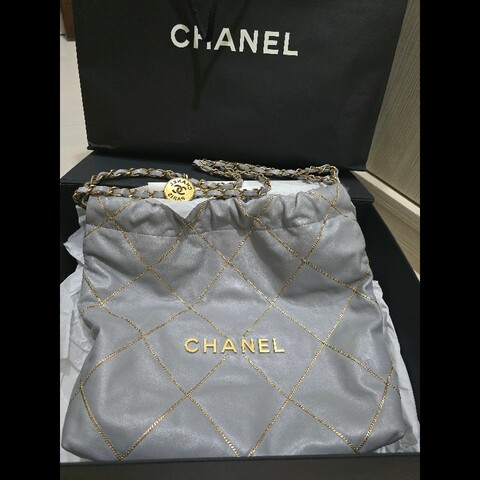 Chanel 22 Bag Medium 灰金 羊皮｜2023 日本心齋橋購入｜完整配件｜實背耐看款