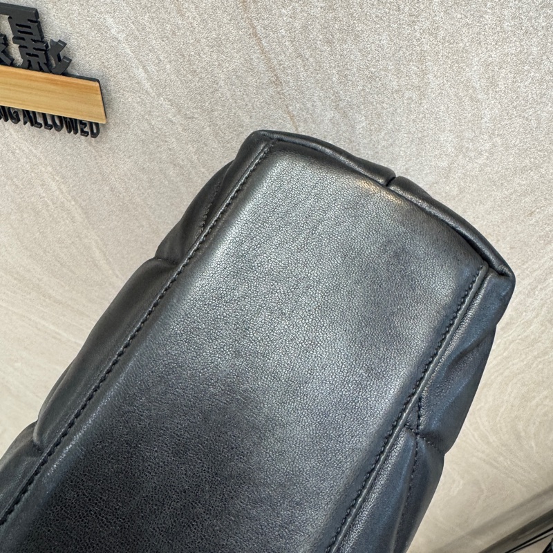 YSL黑金羊皮衍縫小號PUFFER側背包5774761 雲朵包-14