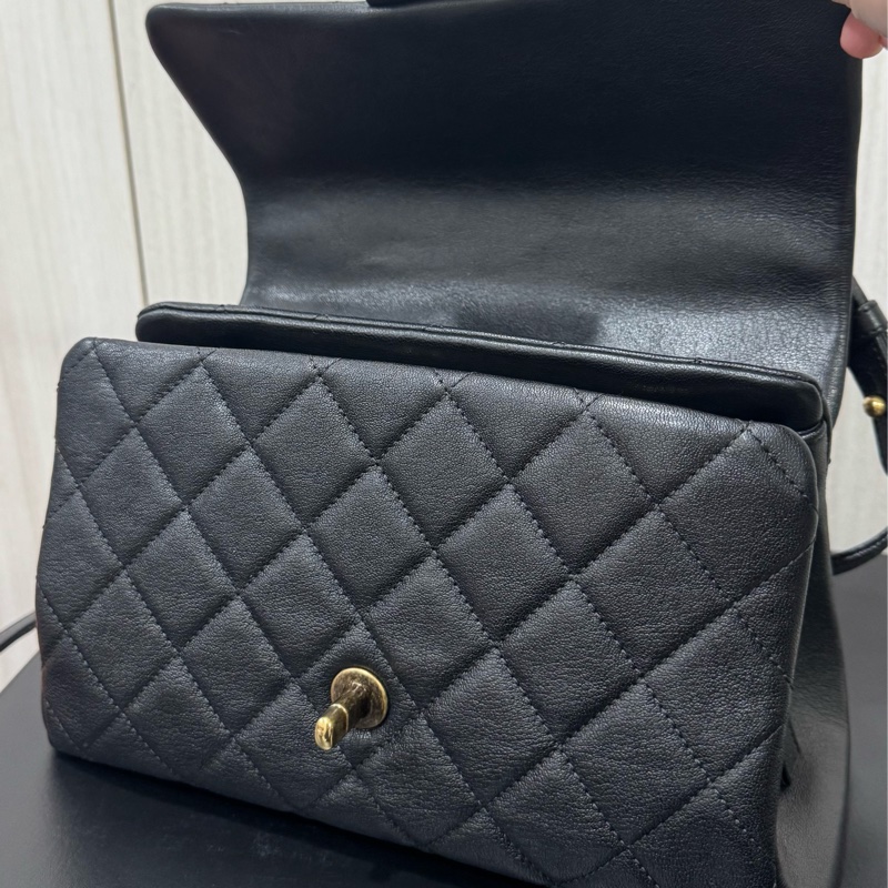 Chanel 孟買系列牛皮斜背包-13