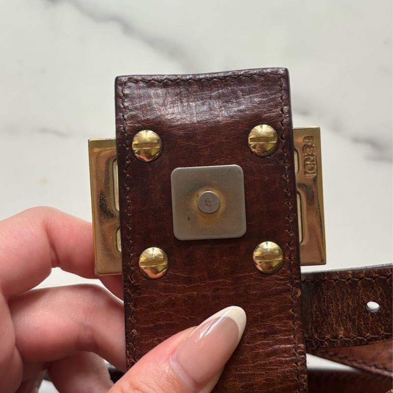 🏷️ Fendi 復古老花牛角包-11