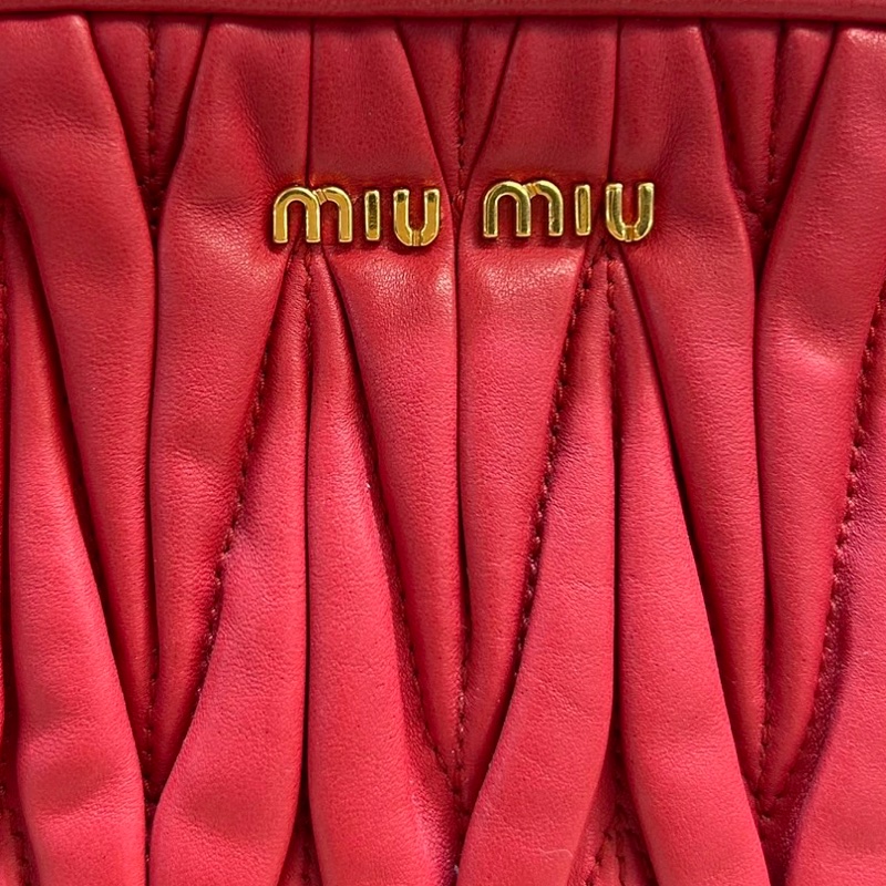 MIUMIU包包紅色羊皮金釦雙層拉鍊側背包-16