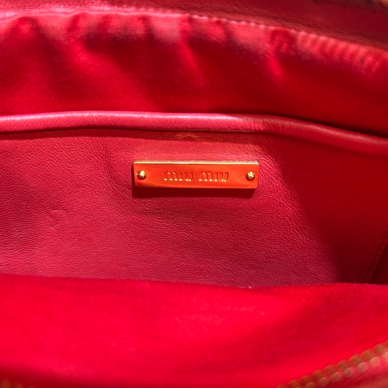 MIUMIU包包紅色羊皮金釦雙層拉鍊側背包-21
