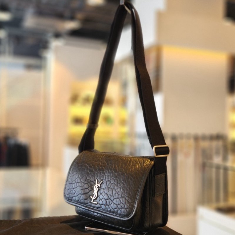 ✨2026季度全新✨Saint Laurent 776611 Niki 小型粒面小羊皮郵差包 黑色-11