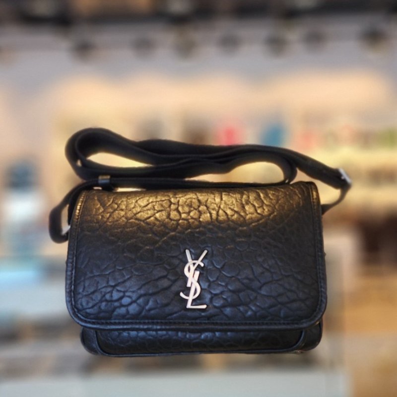 ✨2026季度全新✨Saint Laurent 776611 Niki 小型粒面小羊皮郵差包 黑色-16