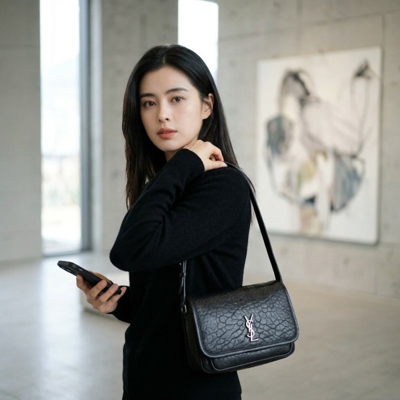 ✨2026季度全新✨Saint Laurent 776611 Niki 小型粒面小羊皮郵差包 黑色-17