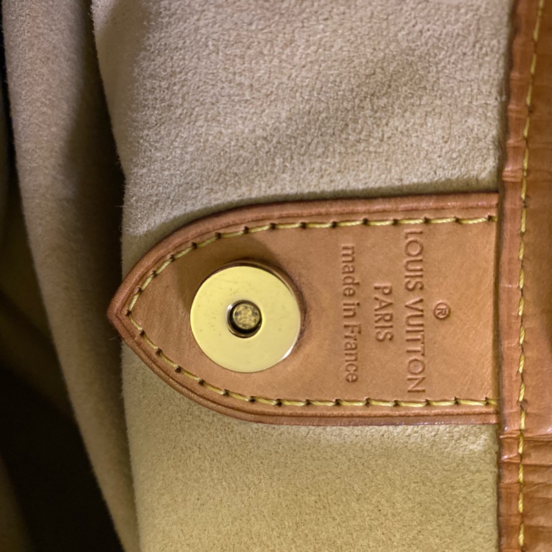 限中午前下單)LV 肩背包 單肩 寬背帶 m56382 無附件-19