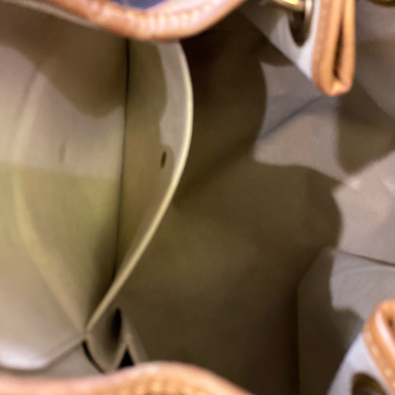 限中午前下單)LV 肩背包 單肩 寬背帶 m56382 無附件-16