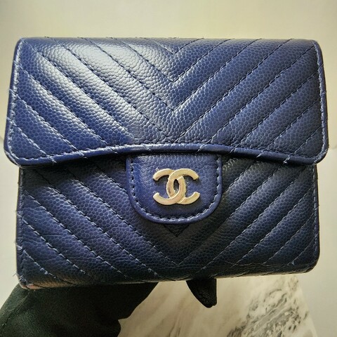 Chanel 香奈兒三折零錢短夾 Authentic CHANEL Classic Navy Blue Caviar Compact Quilted Flap Chevron Wallet