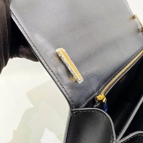 BURBERRY中型黑牛皮TB 金釦肩揹包-13