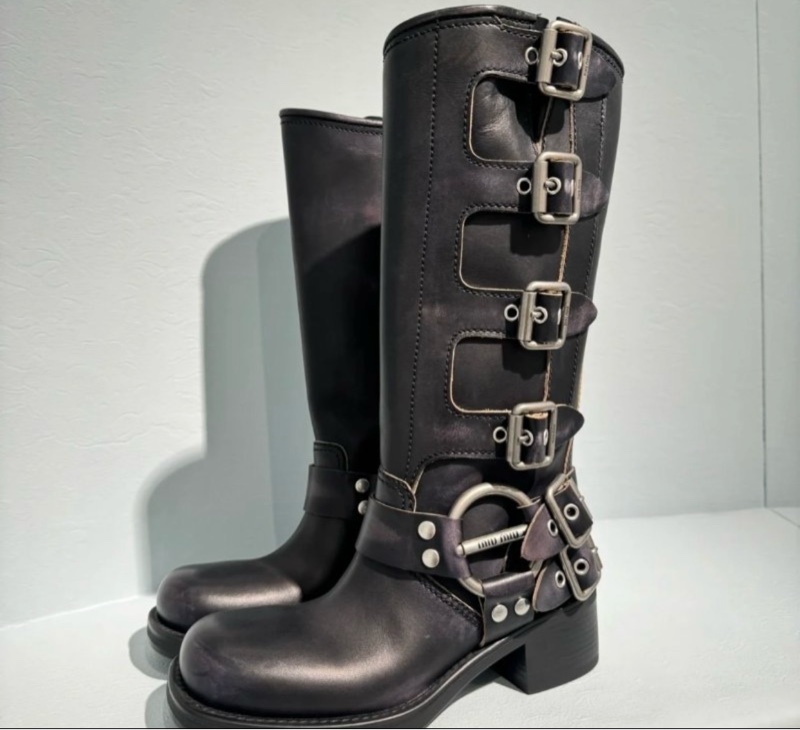 Miu Miu女款 5W792 長款扣環裝飾 復古做舊超軟小牛皮機車靴-0