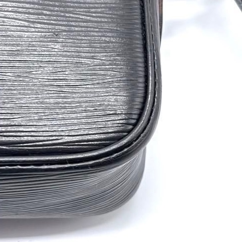 💝FuFu.Style ⟡.·* LV EPI 水波紋斜背包-14