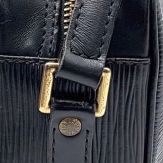 💝FuFu.Style ⟡.·* LV EPI 水波紋斜背包-28