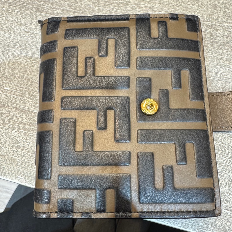 FENDI棕色牛皮FFLogo雙折零錢短夾8M0386-9