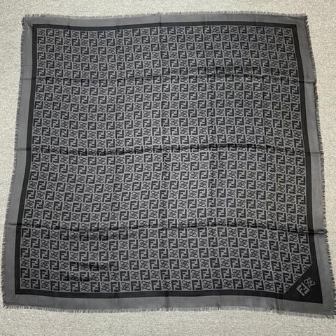 Fendi 73%真絲+27%羊毛 圍巾120*120cm