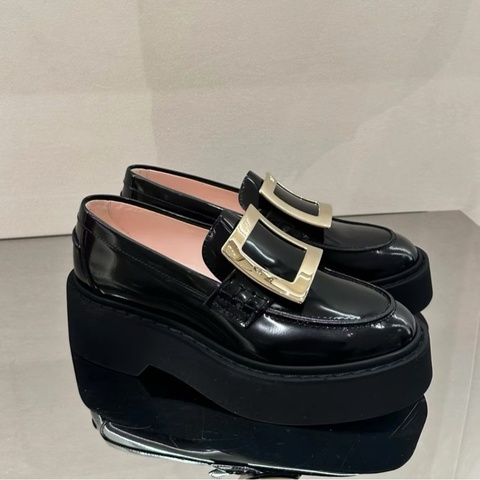 Roger Vivier 2025春夏新品 Roger Vivier女款Viv Rangers 金扣厚底樂福鞋