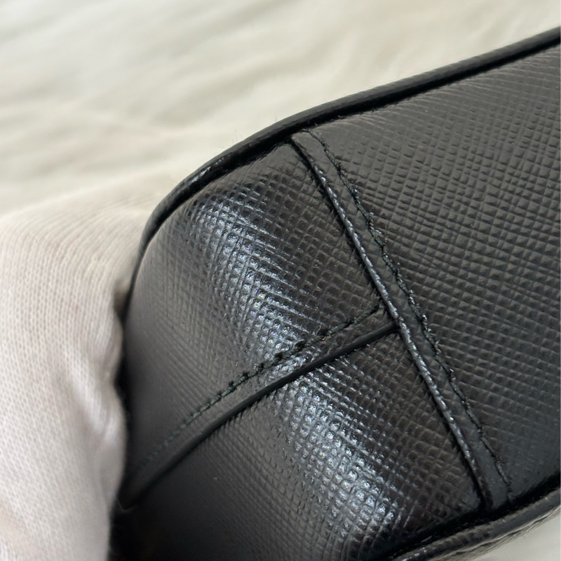 Prada 1BP024黑色防刮牛皮金色三角log鏈條Woc-55