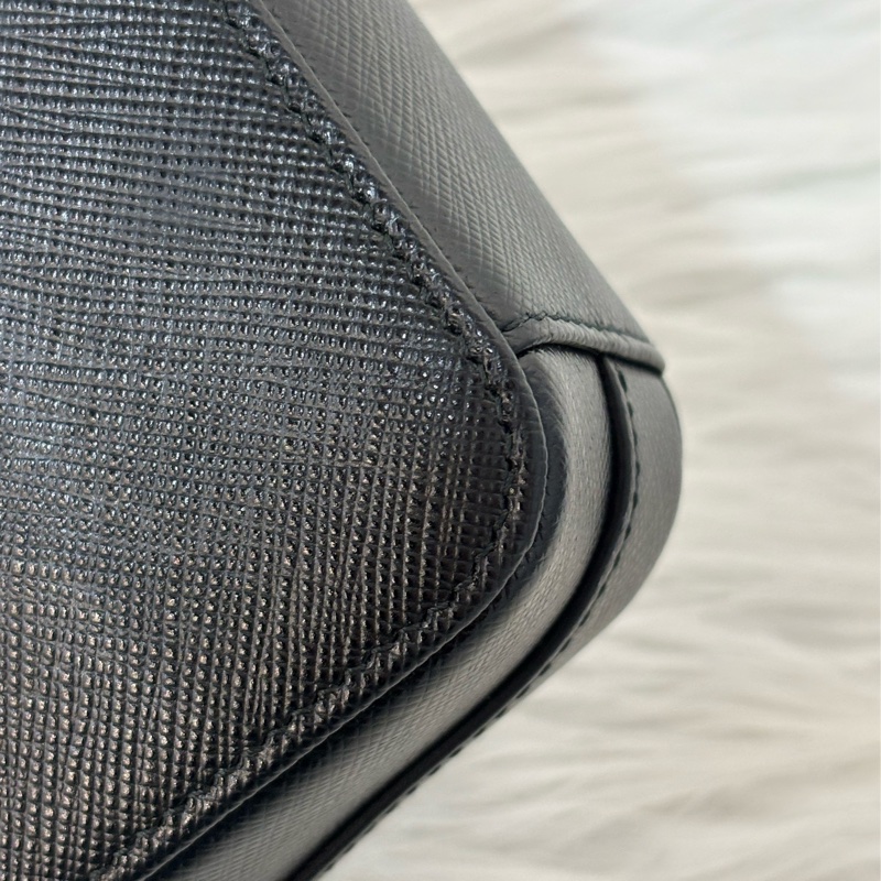 Prada 1BP024黑色防刮牛皮金色三角log鏈條Woc-59