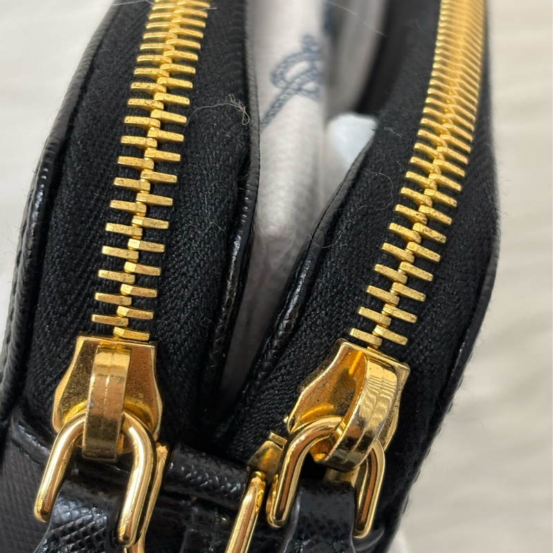 Prada 1BP024黑色防刮牛皮金色三角log鏈條Woc-61