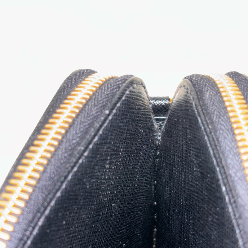 Prada 1BP024黑色防刮牛皮金色三角log鏈條Woc-26