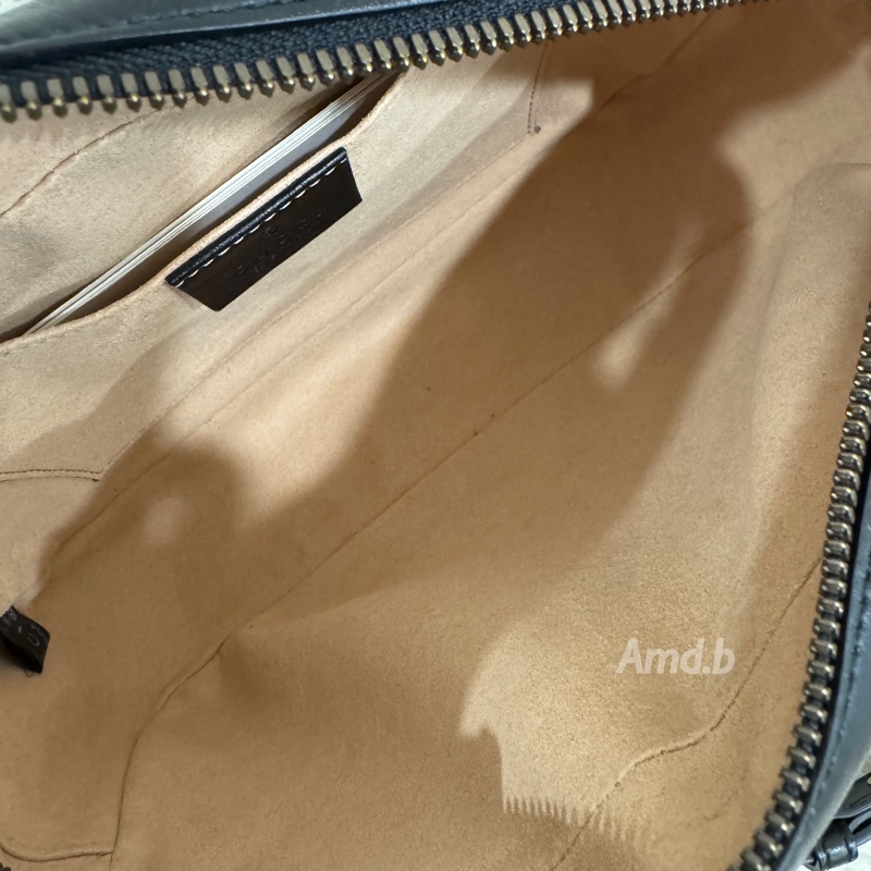 GUCCI GG Marmont絎縫皮革斜背/相機包(黑色) 99新近全新。-6