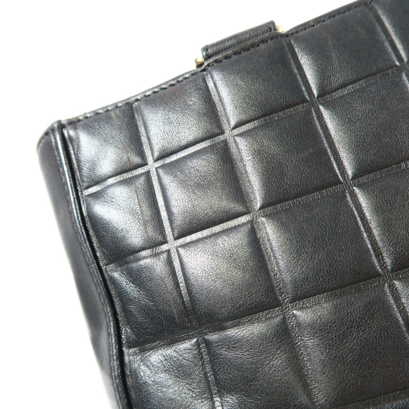 CHANEL 牛皮皮革Handbag金扣手挽袋-11