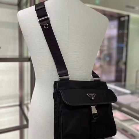 2025 新品 Prada 再生尼龍 斜挎包