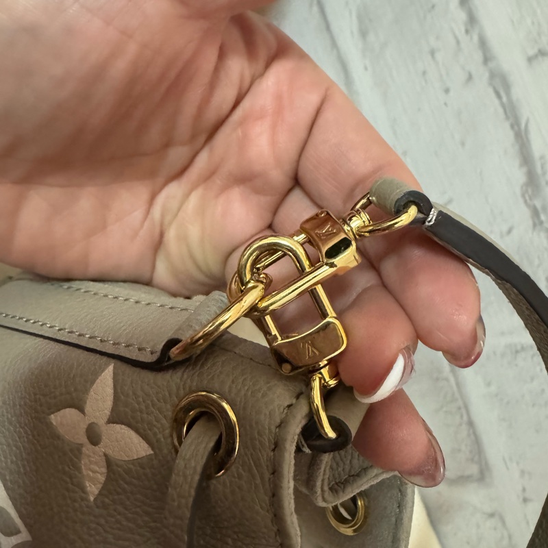 LOUIS VUITTON 新款 NANO NOE斑鳩灰壓印老花水桶包LV-4