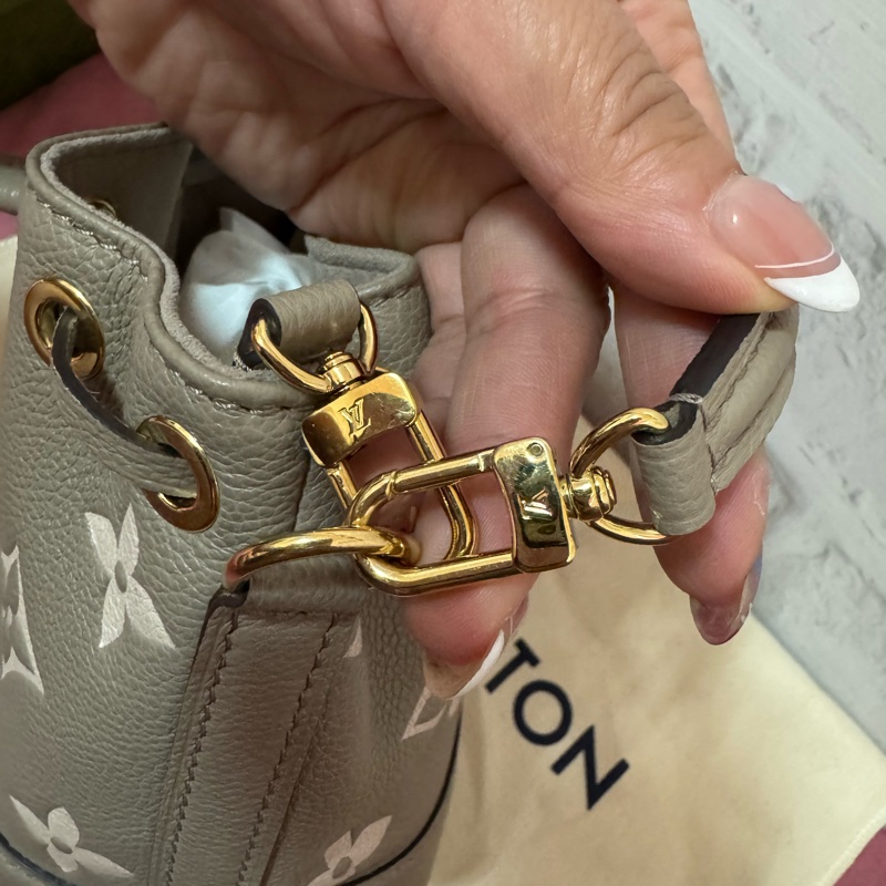 LOUIS VUITTON 新款 NANO NOE斑鳩灰壓印老花水桶包LV-5