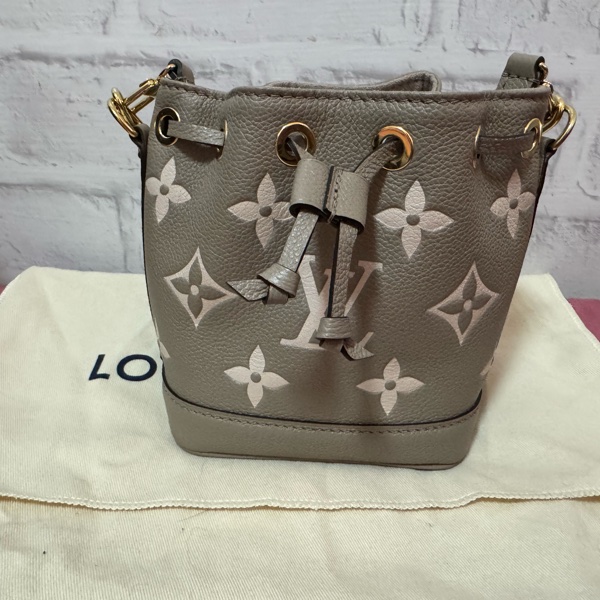 LOUIS VUITTON 新款 NANO NOE斑鳩灰壓印老花水桶包LV-8