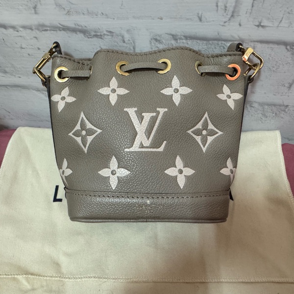 LOUIS VUITTON 新款 NANO NOE斑鳩灰壓印老花水桶包LV-9