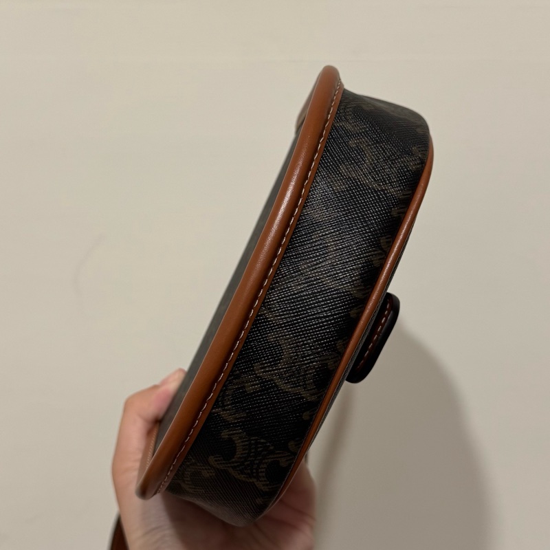 CELINE凱旋門滿版LOGO迷你Triomphe BESACE側背包-3