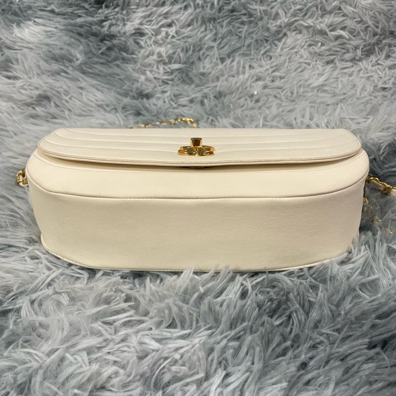 Chanel Vintage 白雪公主金扣半月包 香奈兒-17