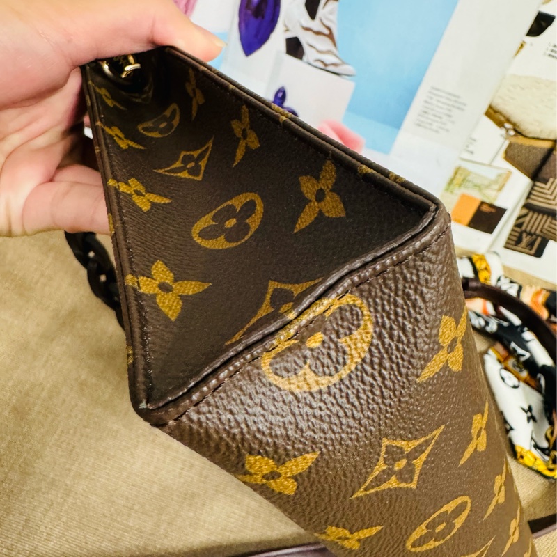 售 二手 真品 Louis Vuitton 經典花紋斜背 絕版26 化妝包 洗漱包 盥洗包-6