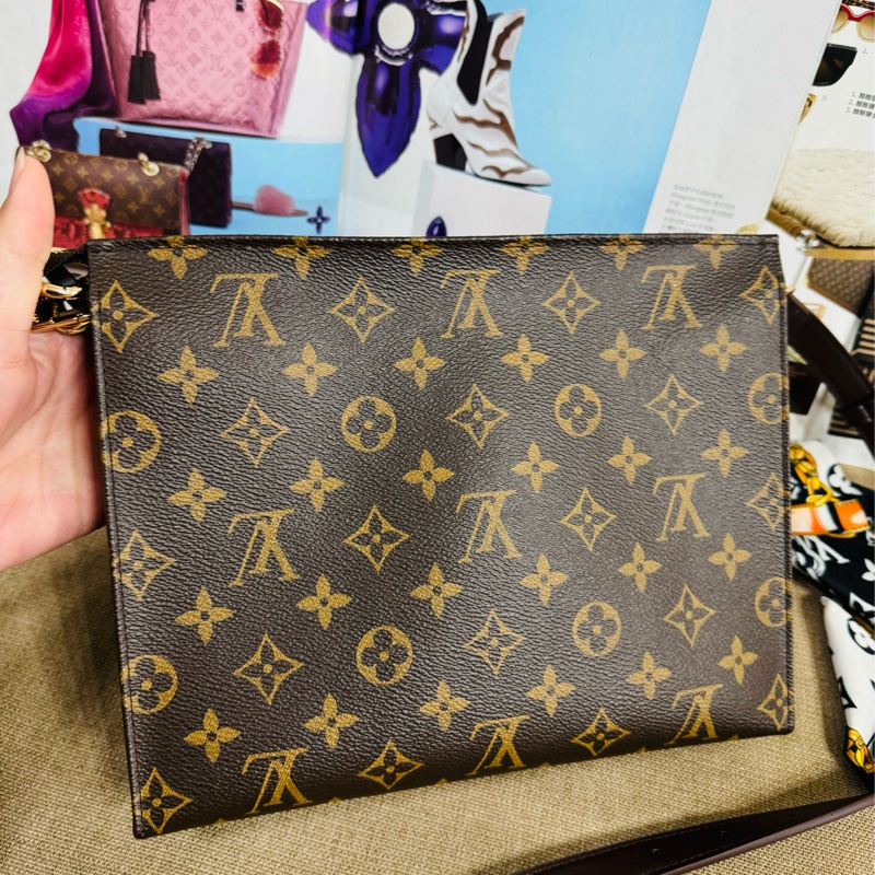 售 二手 真品 Louis Vuitton 經典花紋斜背 絕版26 化妝包 洗漱包 盥洗包-8