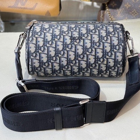 CHRISTIAN DIOR 新款 深藍 LOGO 側背包 斜背包 圓筒 95新 割愛43800