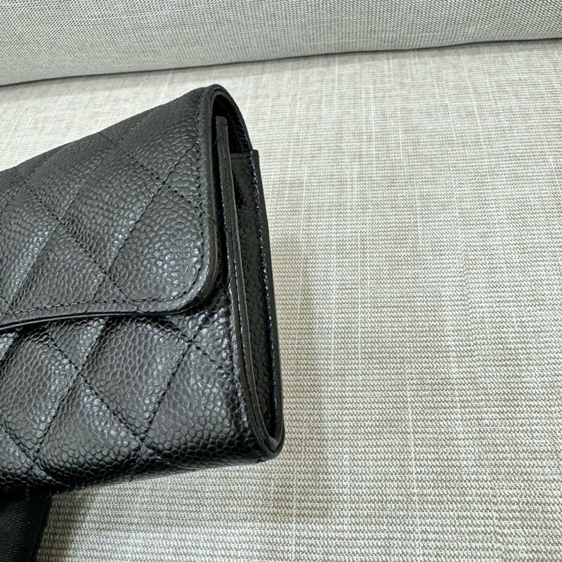 CHANEL 經典雙C LOGO菱格粒紋小牛皮 CF釦式長夾(黑金)-12