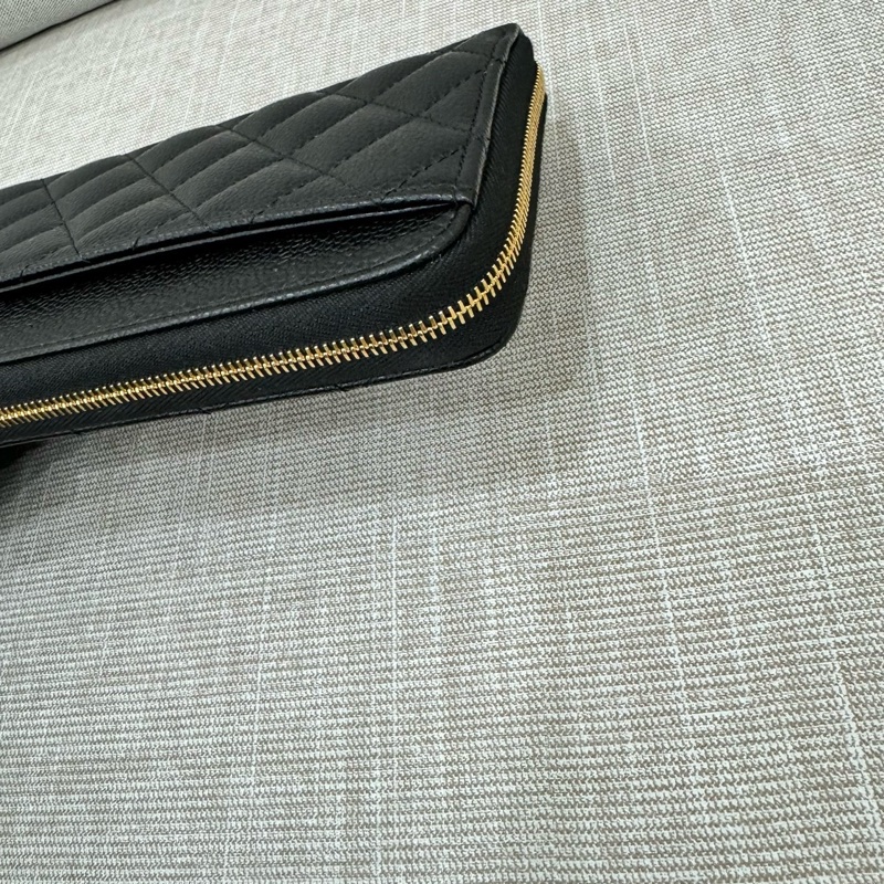 CHANEL 經典雙C LOGO菱格粒紋小牛皮 ㄇ字拉鍊長夾(黑金)-14