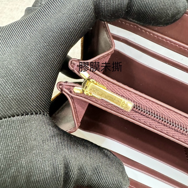 CHANEL 經典雙C LOGO菱格粒紋小牛皮 ㄇ字拉鍊長夾(黑金)-21