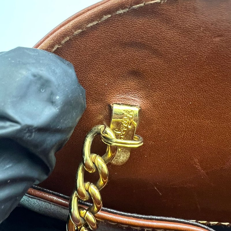 【Suenn-名人公益精品】 Ferragamo 馬蹄扣金鏈包-27
