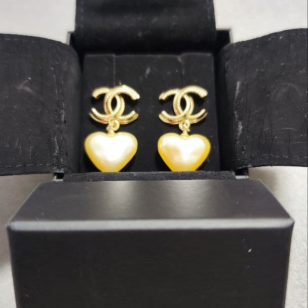 💝FuFu.Style ⟡.·* Chanel 劉詩詩同款珍珠愛心雙C小香耳環-5