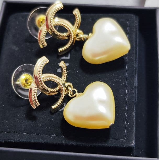 💝FuFu.Style ⟡.·* Chanel 劉詩詩同款珍珠愛心雙C小香耳環-6